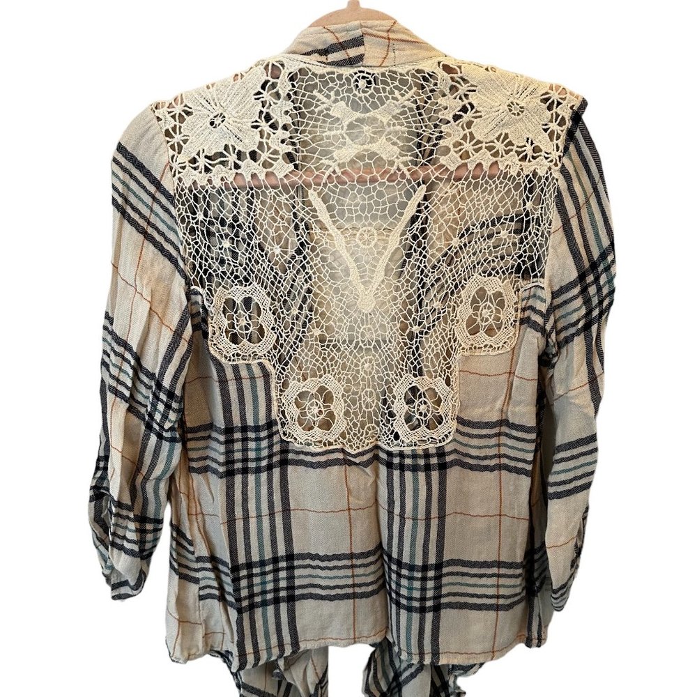 Cute waist tie top, lace backing